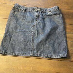 Tommy Hilfiger denim jean skirt. Sz 6 16in length